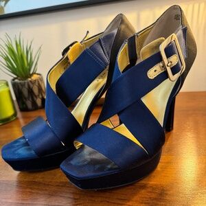 Nine West Size 7 Black, Gold and Navy Heels